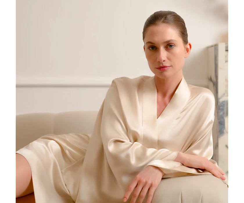 ШЁЛКОВЫЙ КОМПЛЕКТ ИЗ 3-Х ПРЕДМЕТОВ